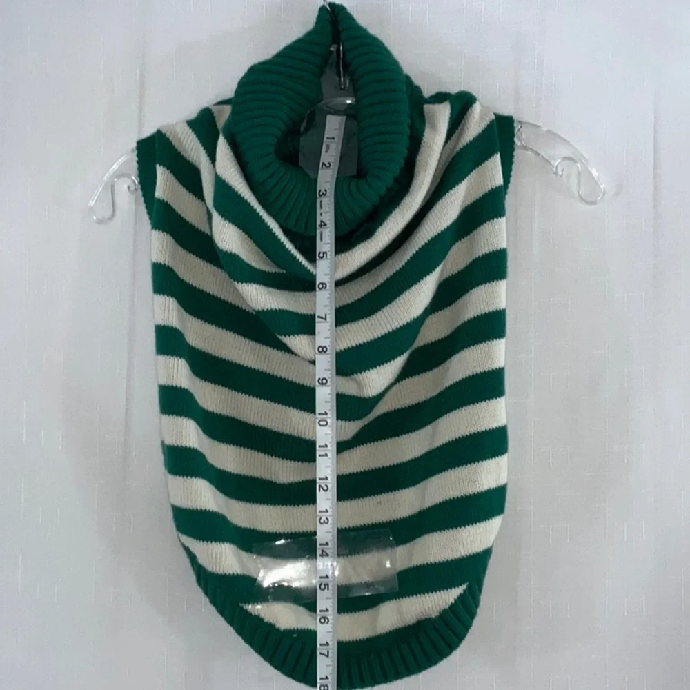 720 10/$50🏄🏻‍♀️ Green and White Striped XS Dog Sweater